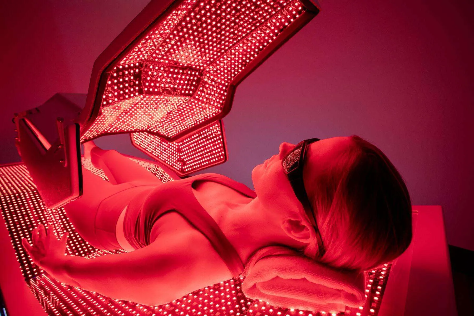Red Light Therapy Nedir? Cilt Bakımında Kırmızı Işık Teknolojisi